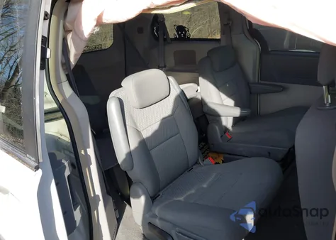 2010 Chrysler Town & Country Touring z USA, uszkodzony, nr VIN 2A4RR5D10AR413695